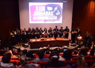 No primeiro dia das jornadas, o aviso para o próximo ano e os sons da rádio