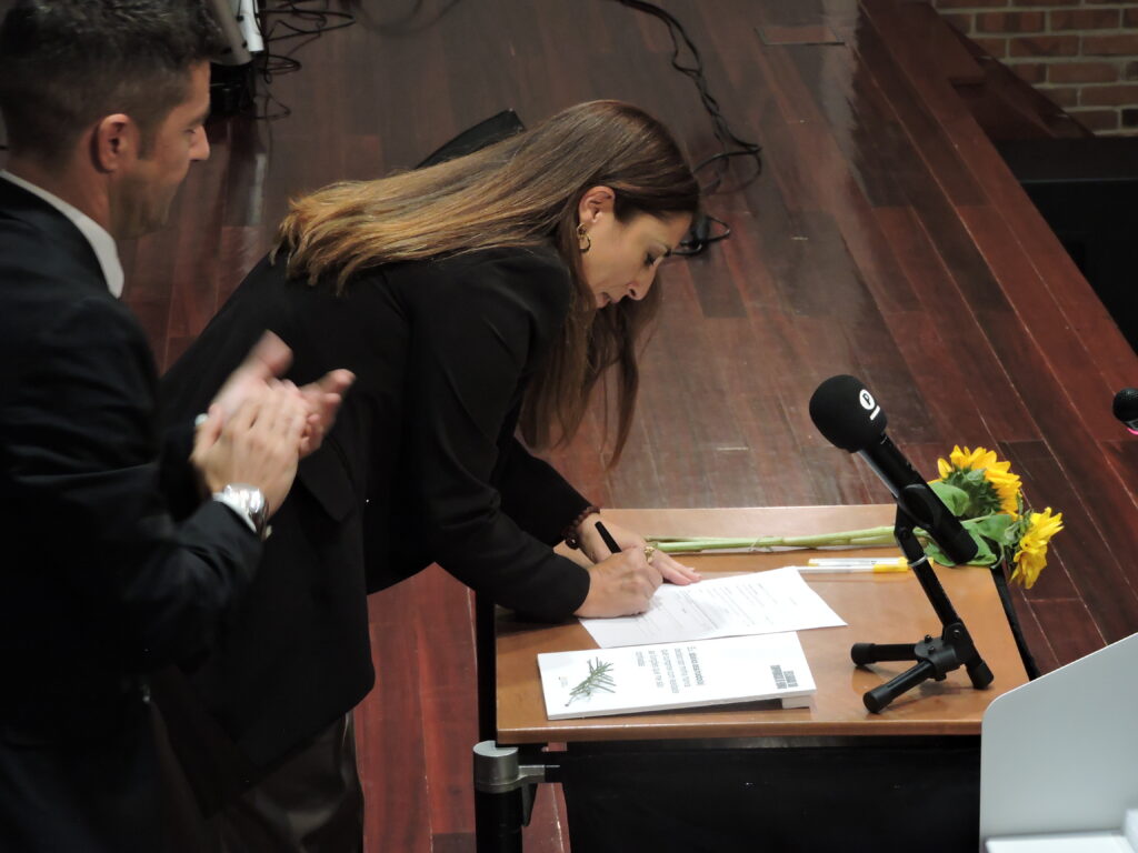 Assinatura do termo de posse de Maria José D’Ascensão