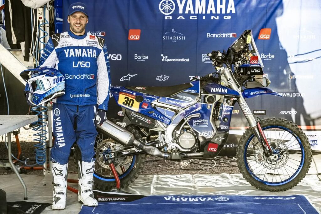 António Maio em ação aos comandos da sua Yamaha